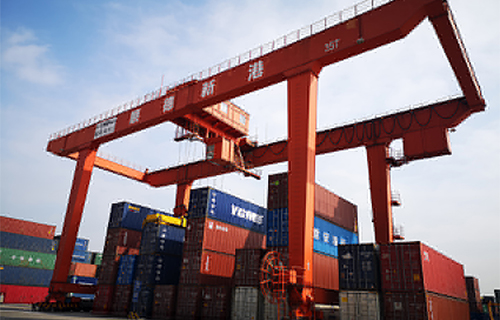 HV500變頻器應用于港口集裝箱行走天車